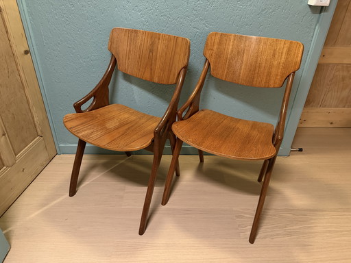 Set mit 2 Arne Hovmand Esszimmerstühlen 