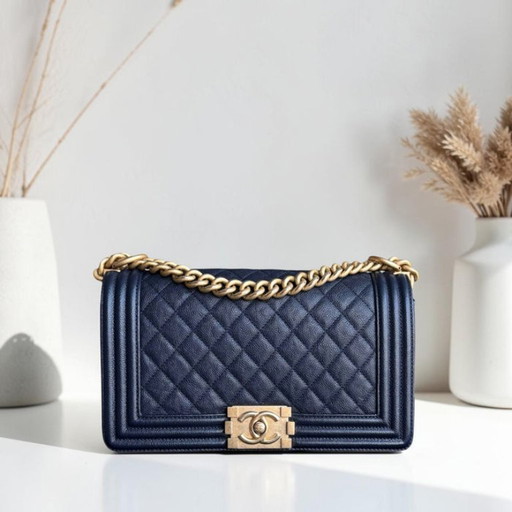 Chanel Boy Medium - Caviar 25CM Gewatteerd Donkerblauw Goudkleurige Hardware Serie 25