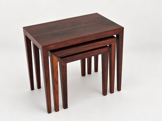 Set of three nesting tables in rosewood. Haslev Møbelsnedkeri, Denmark, 1960s – Coffee tables (photo 3 of 13)