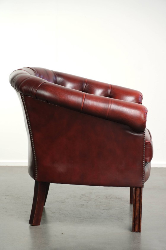 Schöner dezenter Chesterfield Sessel aus Rindsleder in einer begehrten und zeitlosen roten Farbe – Leather (photo 3 of 13)