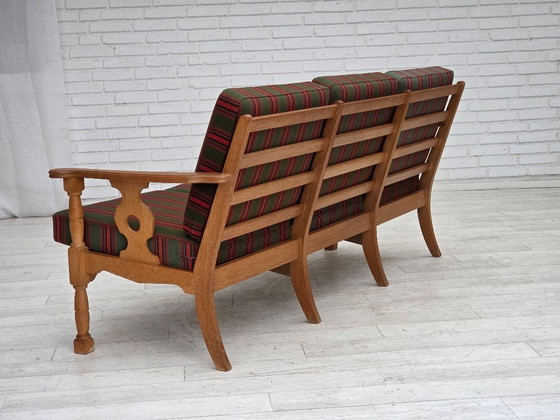 Image 1 of Dänisches 3-Sitzer-Sofa aus den 1970er Jahren, grüne Möbelwolle, Eichenholz.