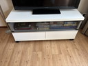Fernsehschrank mit Schubladen und Rollen