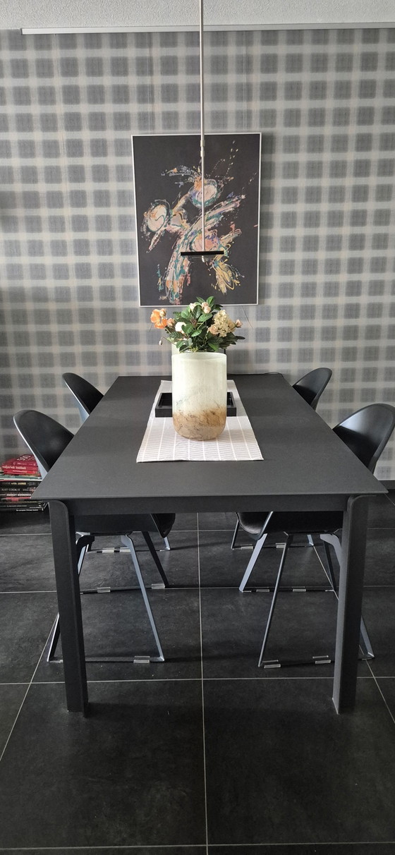 Montel Table with 4 Eames Bucket Chairs – Dining set, Metal (photo 5 of 15)