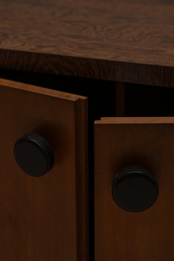 Image 1 of Dressoir uit het begin van de 20e eeuw in de stijl van De Coene