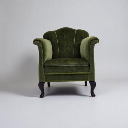 Poltrona danese, anni '50, rivestimento in velluto verde, gambe in legno di frassino.