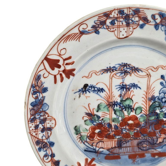 Image 1 of Assiette polychrome en porcelaine chinoise ancienne d'Amsterdam, XVIIIe siècle