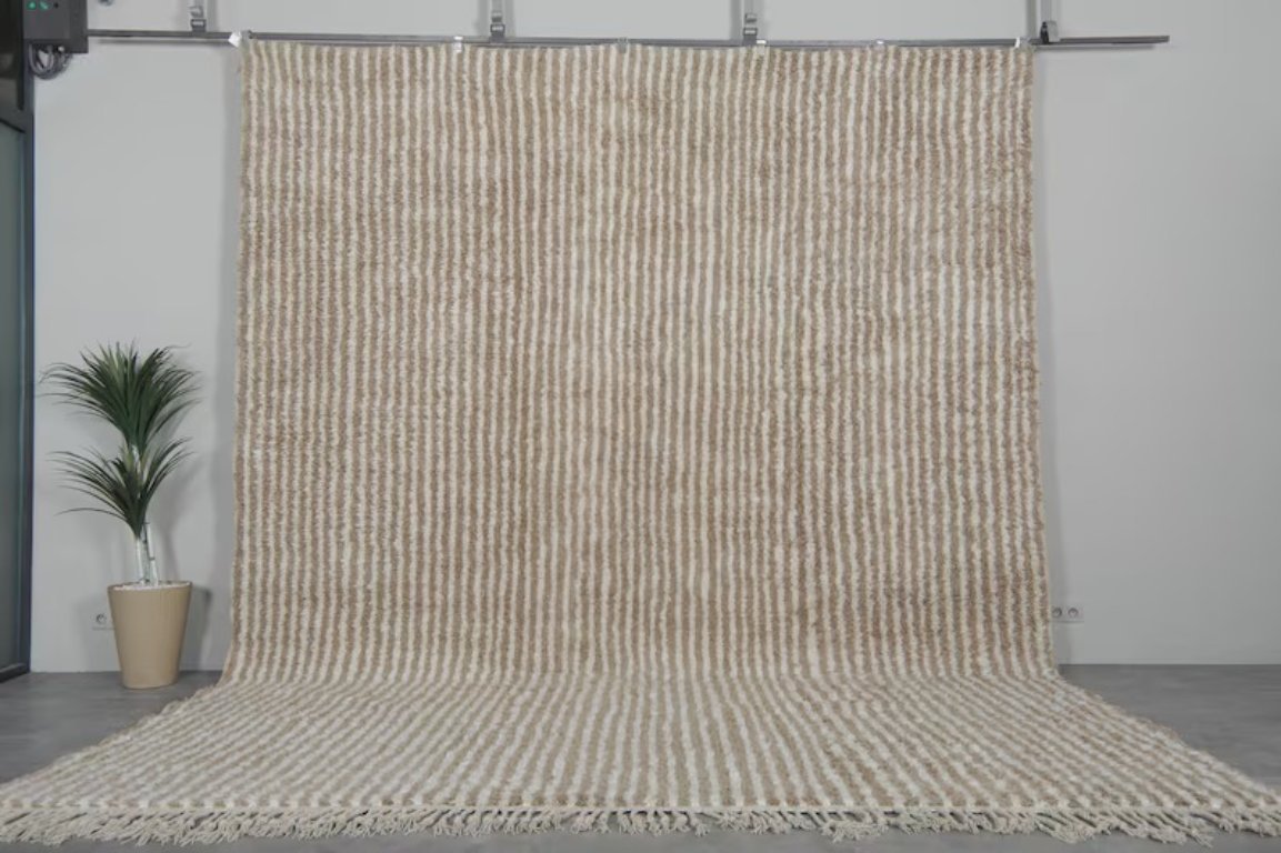 Commande de 3 tapis marocains sur mesure – Travertin à motif robe de moine, Taupe uni et Blanc naturel uni