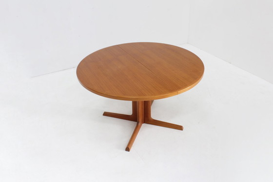 Image 1 of Vintage Deense ronde uitschuifbare eettafel tafel Gudme 