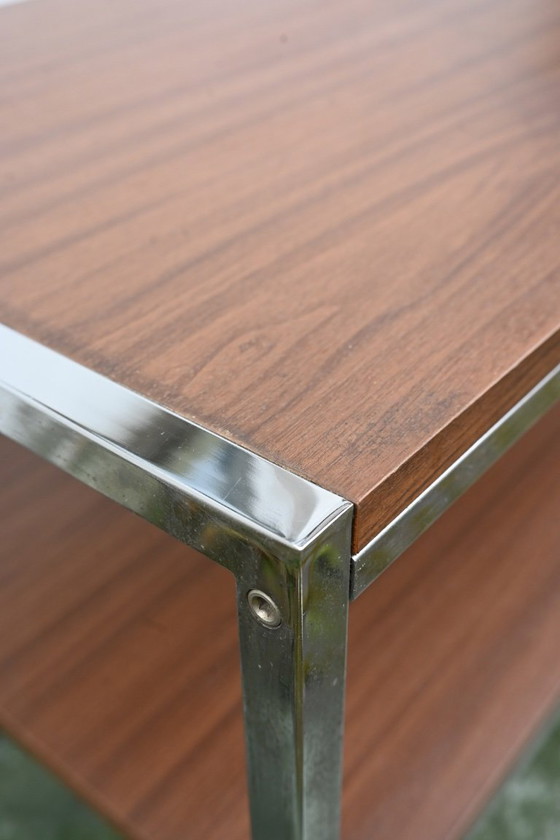 Image 1 of Tavolino laterale vintage anni '60 con ruote - Cromato e legno impiallacciato in teak