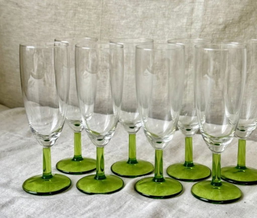 12 Champagnerflöten