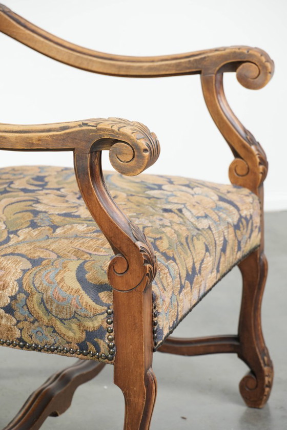 Image 1 of Sierlijke antieke eikenhouten fauteuil/ bijzet/ bureaustoel met een luxe dikke stof met bloemen motieven
