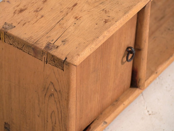 Antique low sideboard in pine wood – China, circa 1930 – Iron (photo 20 of 40)