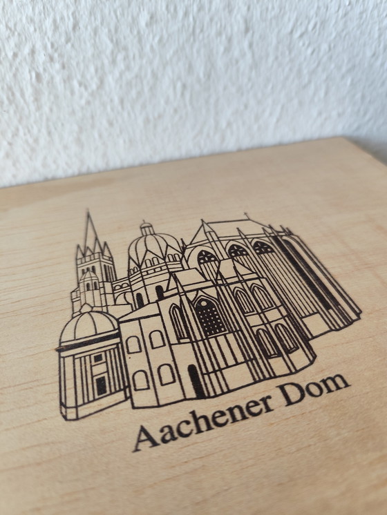 Image 1 of Wooden box of Aachener Printen (gingerbread) with Aachen Cathedral engraving, metal clasp, vintage.