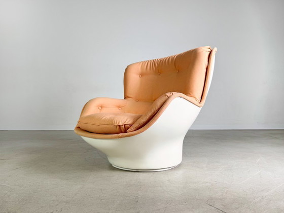 Image 1 of Original Michel Cadestin karate lounge chair Airbone fiberglass