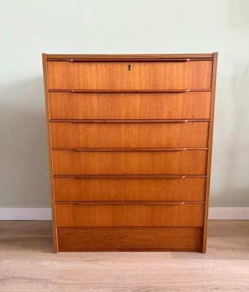 Deense ladekast, teakfineer kastje, Steens furniture