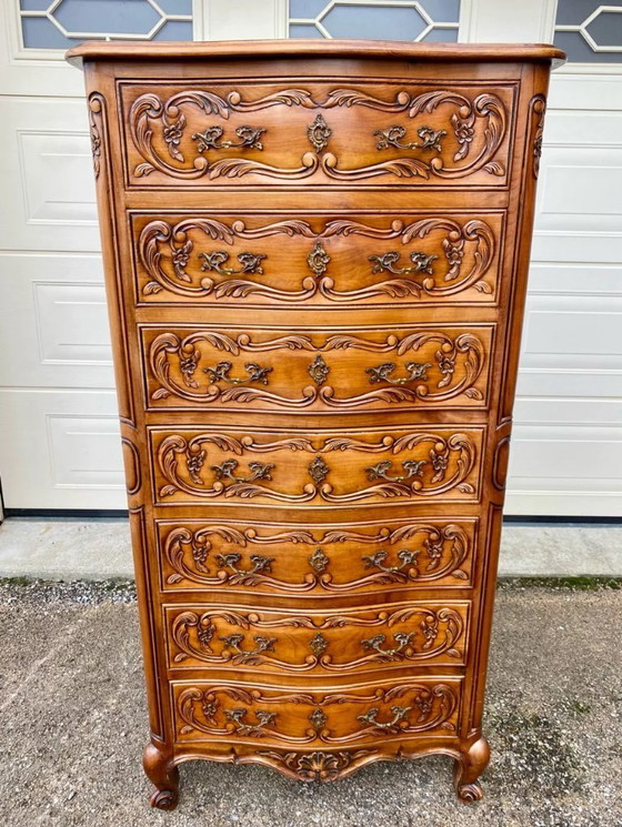 Image 1 of Comò a sette cassetti con incisione in stile Luigi XV