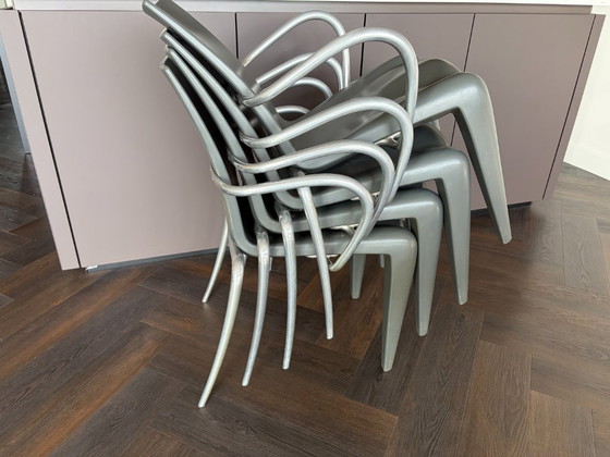 Vitra Louis 20 Chairs by Philippe Starck - Set of 4 - armrests – Dining chairs, Plastic, Aluminium (photo 4 of 10)