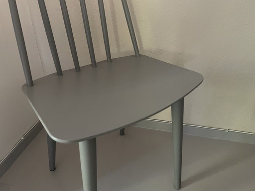Heustühle matt grau-blau in gutem Zustand Preis ist pro Stück