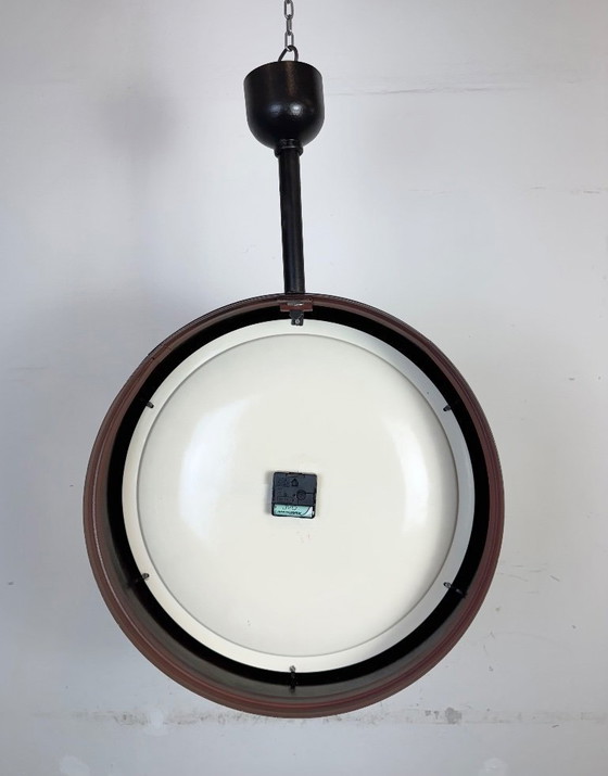 Image 1 of Grote industriële bakelieten dubbelzijdige fabrieksklok van Pragotron, jaren 50