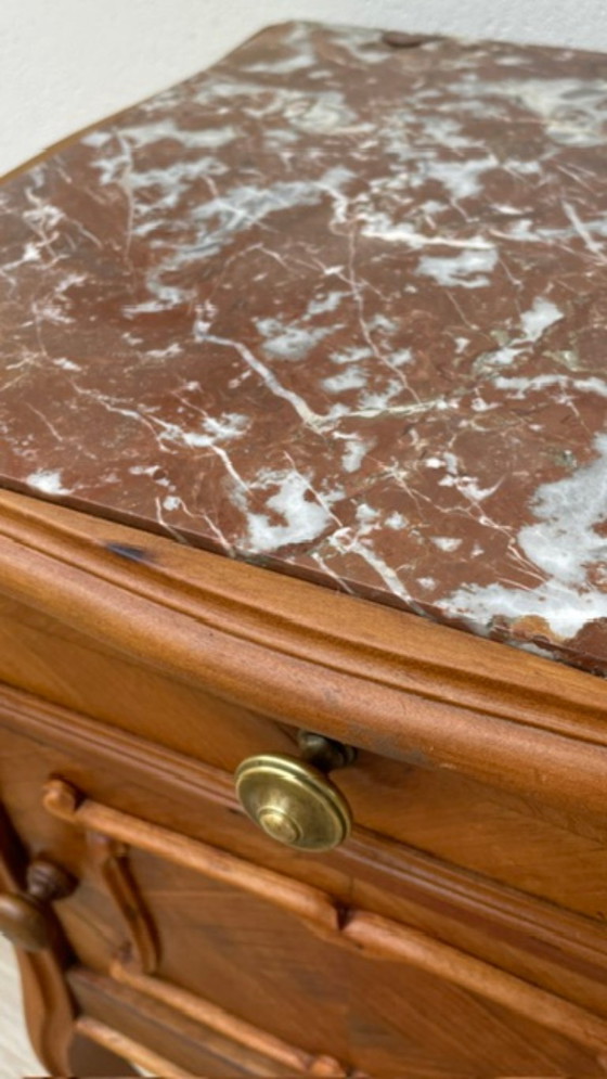 Mesita de noche antigua de madera y mármol. – Mesitas de noche, Brass, Marble (photo 27 of 35)