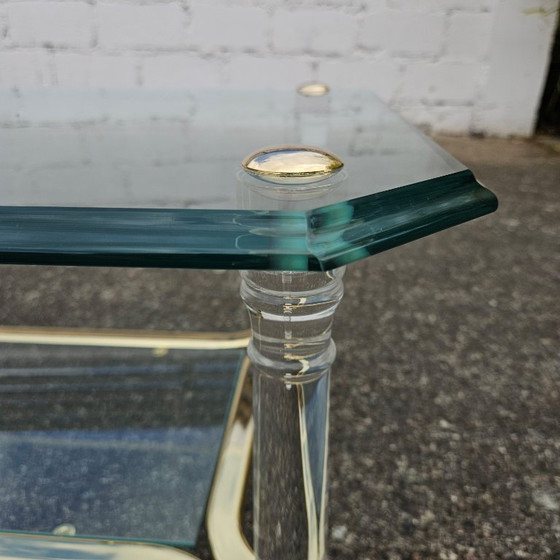 Image 1 of Italienischer schwerer zweistöckiger Couchtisch aus Lucite, Tommaso Barbi, Regency-Stil, 80er Jahre
