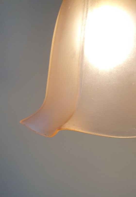 Image 1 of Set Vintage franse roze hanglampen van gekleurd glas.