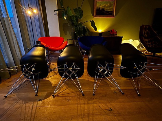 Image 1 of 4 sedie Vitra Eames DSX nere
