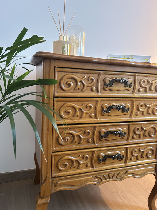 Elegant Vintage Chest of Drawers