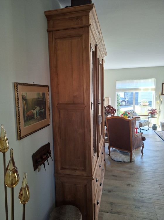 Image 1 of Buffetkast met vitrine deuren