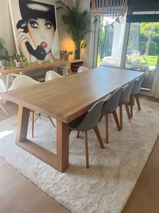 Odesi dining table by Remy Meijers