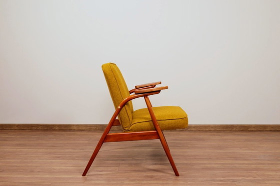 Image 1 of Paire de fauteuils design moderne du milieu du siècle, laine jaune douce, années 1960