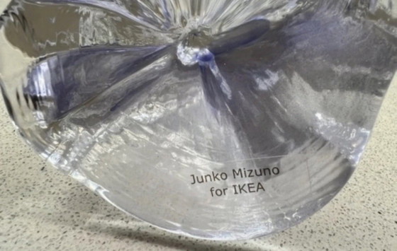 Image 1 of Evento artistico Ikea 2018, statuetta in vetro "Notturna" di Junko Mizuno.
