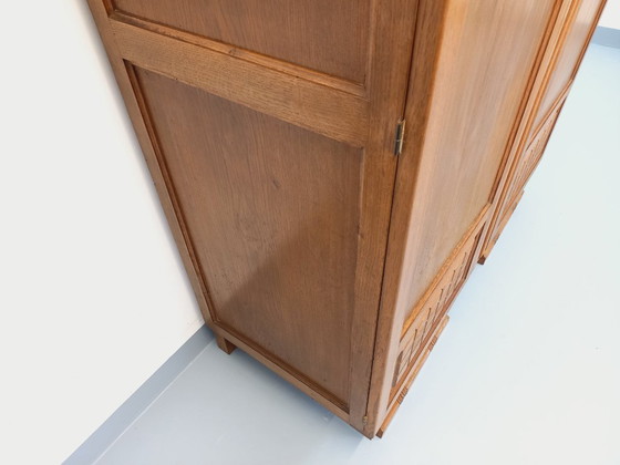 Image 1 of Armoire vintage style Art déco en bois de chêne massif des années 50