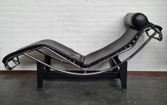 Image 1 of Chaise longue replica LC4 di Le Corbusier