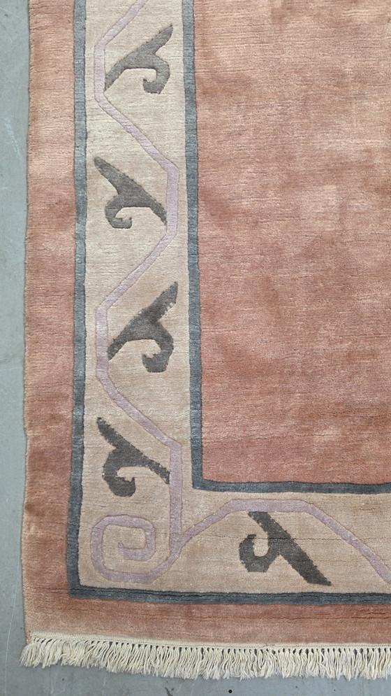 Image 1 of Handgeknüpfter orientalischer Wollteppich im modernen Nepal-Stil, zartrosa, 256 x 352 cm