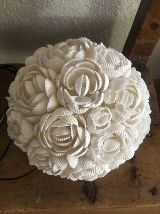 Handgefertigte Muschellampe