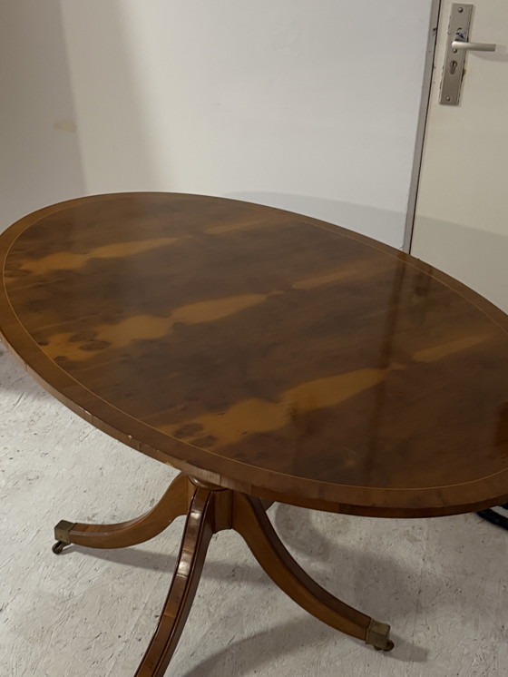 Image 1 of Antieke ovale kersenhouten eettafel op wielen