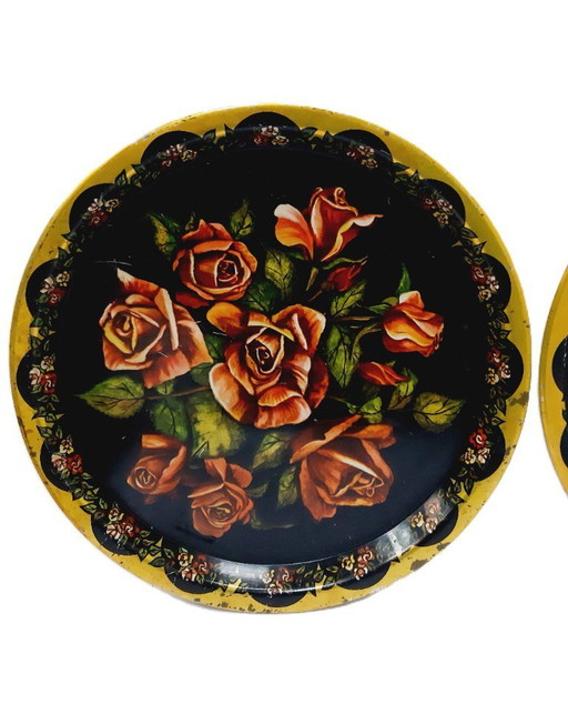 Zwei identische Vintage-Serviertabletts aus Zinn