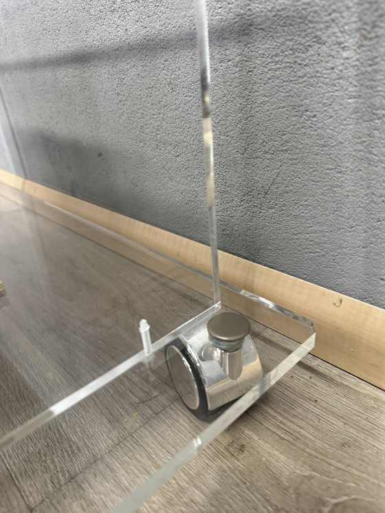 Image 1 of Tavolino laterale in acrilico del 1980