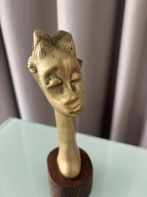 Buste féminin expressif en bronze sur socle en bois exotique – beeldhouwkunst, Brass (photo 2 of 7)
