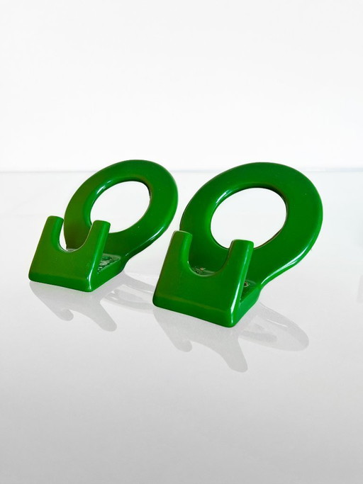 Set di due ganci da parete vintage in metallo verde