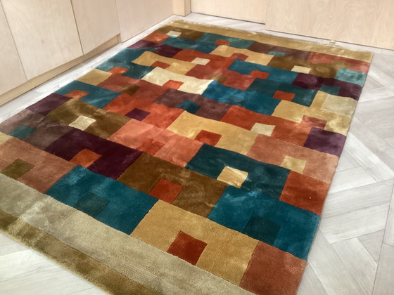 Image 1 of Tapis en laine de créateur, nettoyé, en bon état.