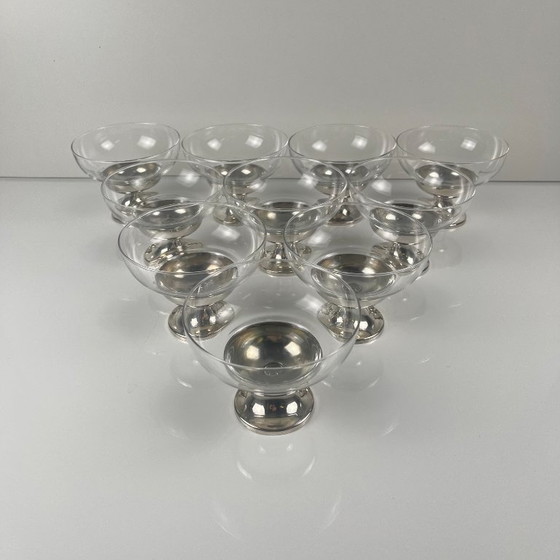 Image 1 of Juego de 10 vasos para postre/helado, de vidrio y metal (¿plata?), 1970