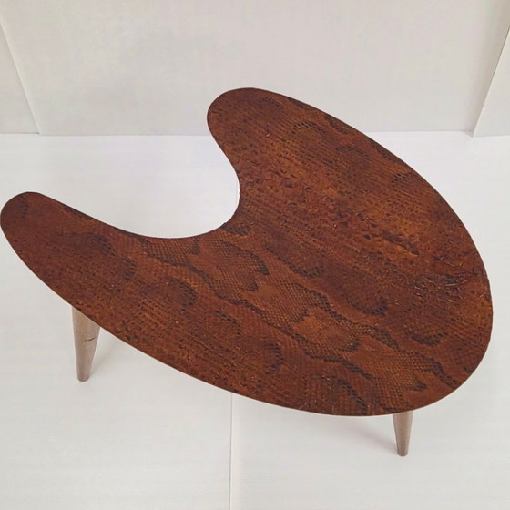 Image 1 of Vintage bijzettafel uit de jaren 50 met statief, imitatie slangenleer