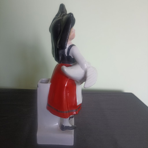 Antique Porcelain Figurine – Alsatian Girl with Goose (ca. 1900) – tafelaccessoires, Ceramic (photo 2 of 9)