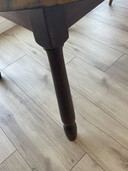 Round extendible table
