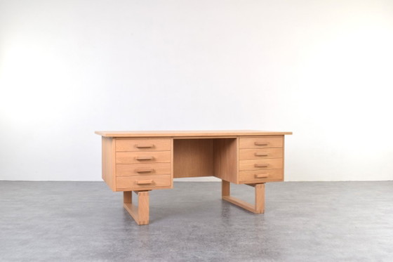 Escritorio independiente Mid-Century de roble de Torben Valeur & Henning Jensen para Dyrlund, años 60. – Wood (photo 2 of 19)