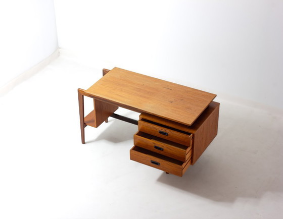 Schrijftafel uit het midden van de 20e eeuw – Bureau, Wood (photo 4 of 15)