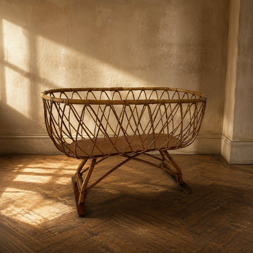 Culla vintage in rattan con supporto, anni '70, Europa