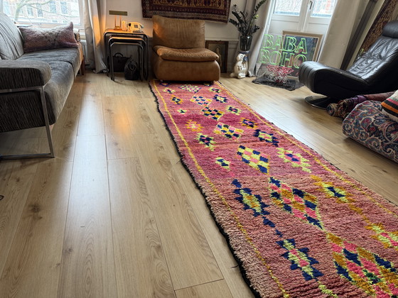 Image 1 of Vintage Marokkaanse Loper 384 × 101 cm – Expressief & Handgeknoopt